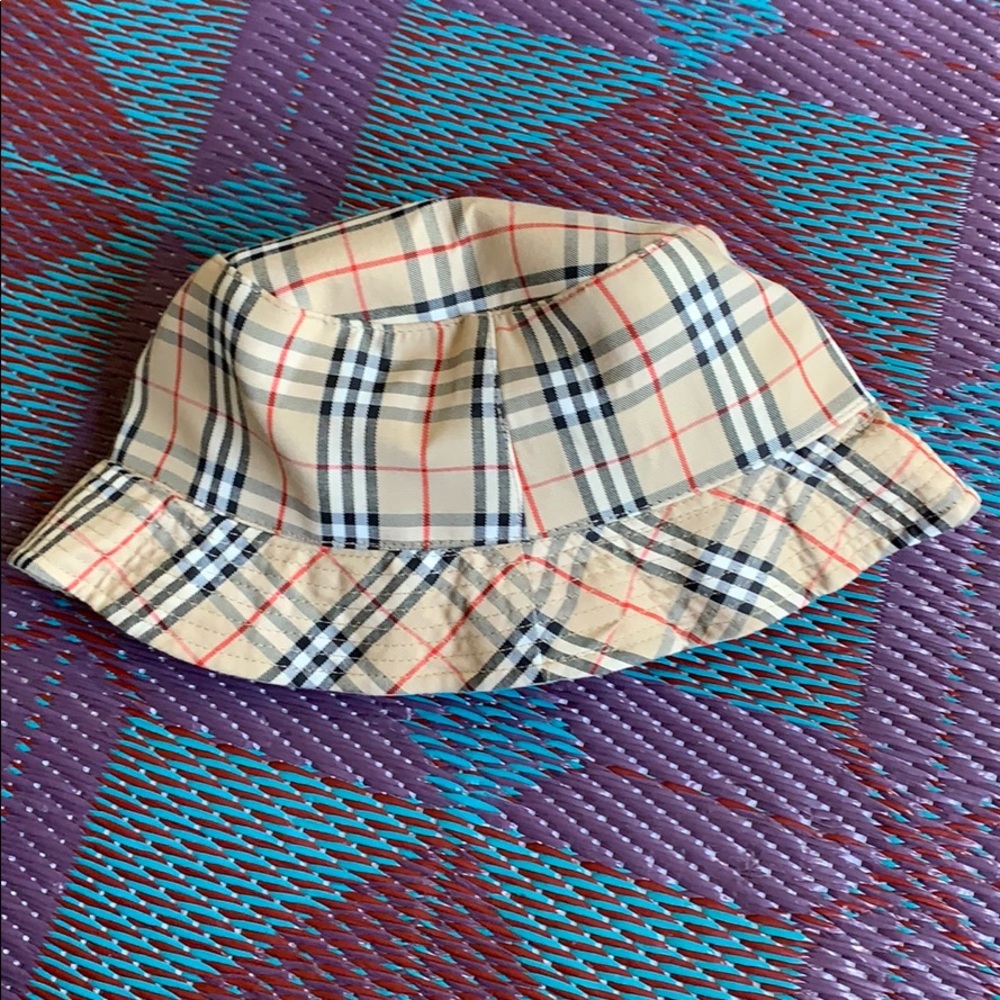 HOST PICK burberry bucket hat 🔥